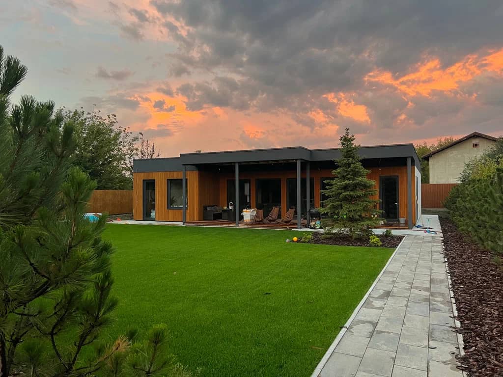 Все ок, отличный газончик получился. С автополивом. В конце сезона сделали консервацию 👍